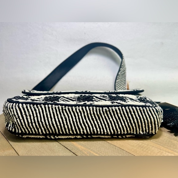 Viral Black and White Beaded Bag with Swan Charm! - Picture 7 of 12
